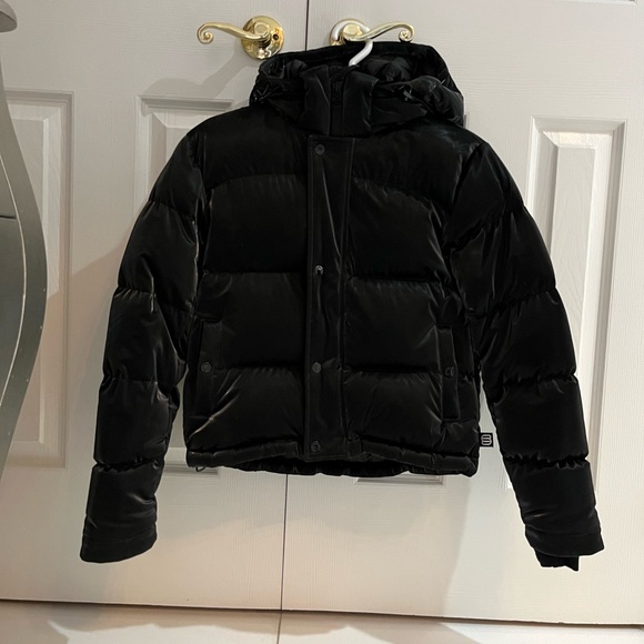 Aritzia Super Puff Shorty 🖤 - Picture 1 of 8